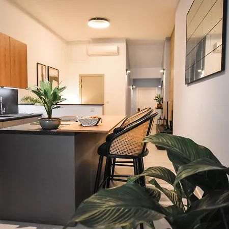 Naomi's - Designer Furnished In The Heart Of * Sliema