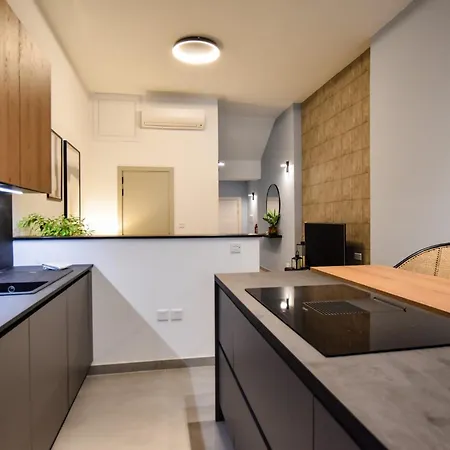 公寓 Naomi's - Designer Furnished In The Heart Of *