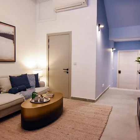 Naomi's - Designer Furnished In The Heart Of *