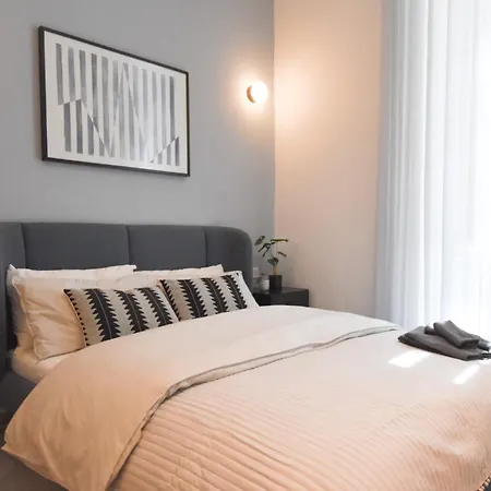 Naomi's - Designer Furnished In The Heart Of Appartamento *