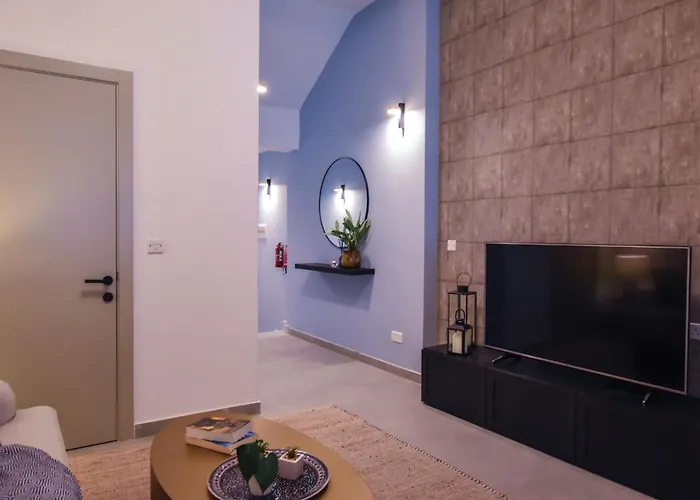 아파트 Naomi's - Designer Furnished In The Heart Of *