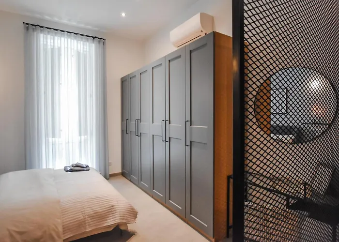 Naomi's - Designer Furnished In The Heart Of Sliema